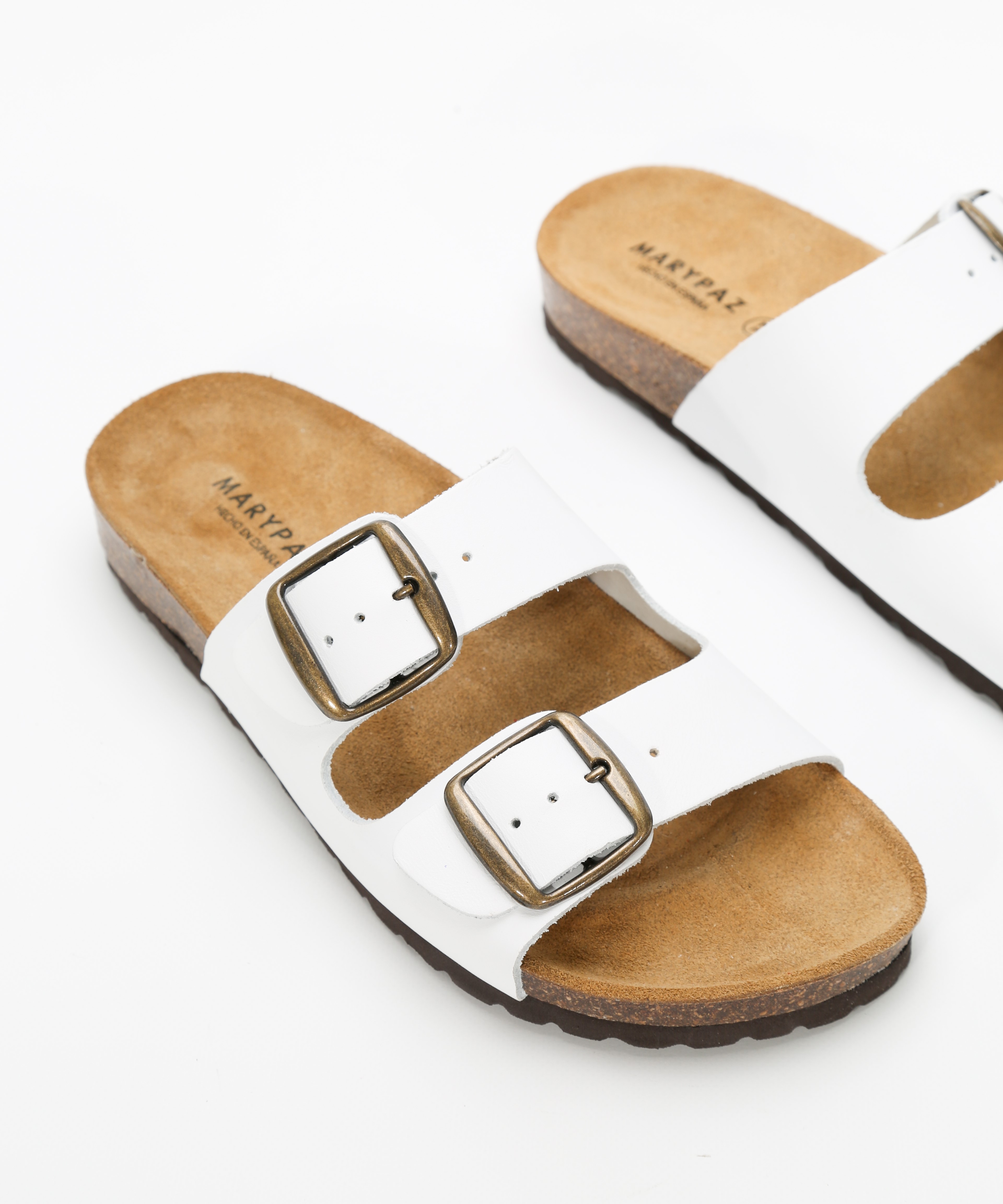 Sandalias de piel planas con hebillas 